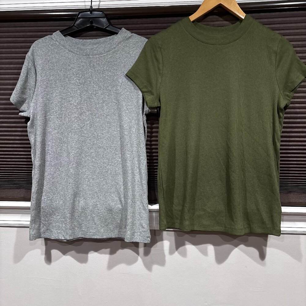Set of 'A New Day' Women's short sleeve ribbed tee SZ: Large Olive/Grey